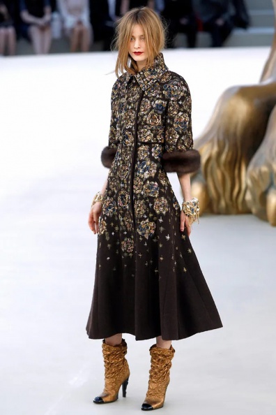 Chanel-Fall-2010 Couture (33).jpg