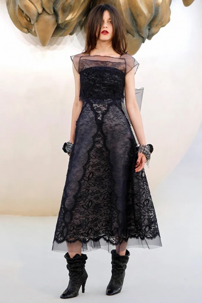 Chanel-Fall-2010 Couture (42).jpg