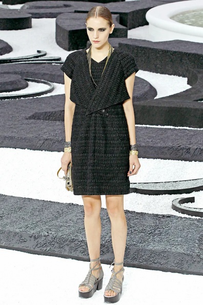 Chanel-Spring-2011-Ready-to-Wear (10).jpg