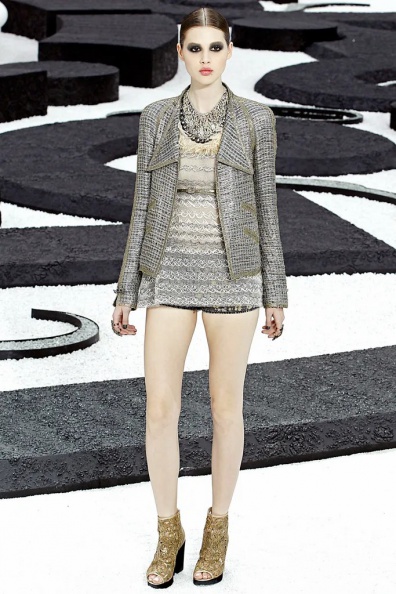 Chanel-Spring-2011-Ready-to-Wear (25).jpg
