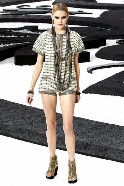 Chanel-Spring-2011-Ready-to-Wear (31).jpg