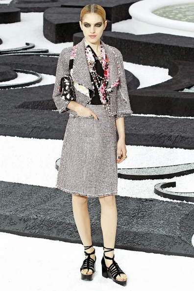Chanel-Spring-2011-Ready-to-Wear (40).jpg