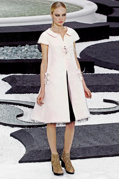 Chanel-Spring-2011-Ready-to-Wear (71).jpg