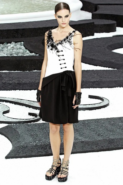 Chanel-Spring-2011-Ready-to-Wear (73).jpg