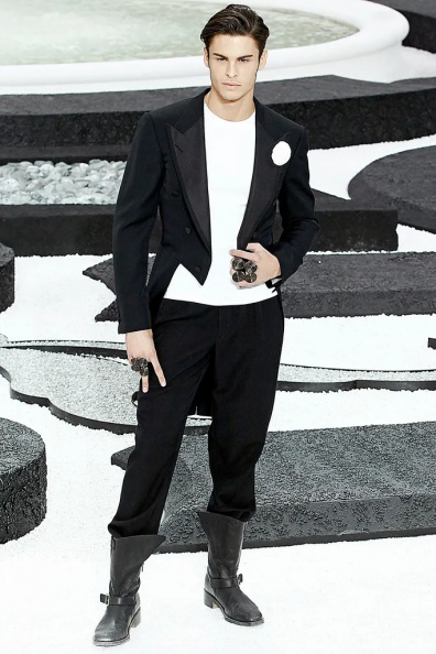 Chanel-Spring-2011-Ready-to-Wear (87).jpg
