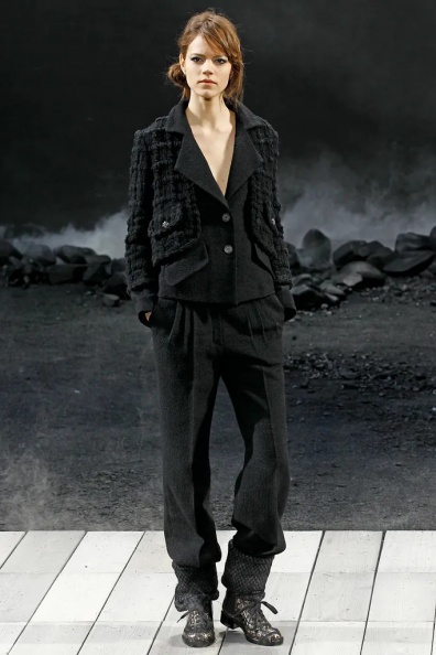 Chanel-Fall-2011-Ready-to-Wear (1).jpg