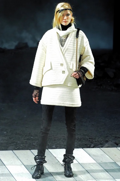 Chanel-Fall-2011-Ready-to-Wear (6).jpg