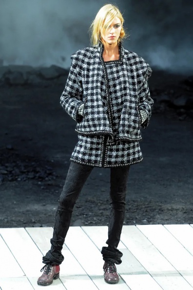 Chanel-Fall-2011-Ready-to-Wear (10).jpg