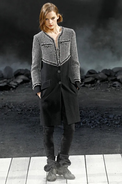 Chanel-Fall-2011-Ready-to-Wear (11).jpg