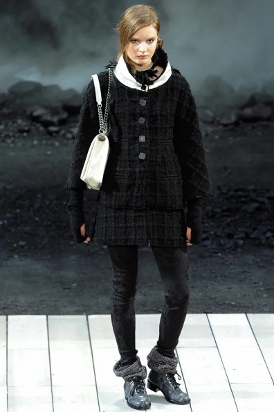 Chanel-Fall-2011-Ready-to-Wear (14).jpg