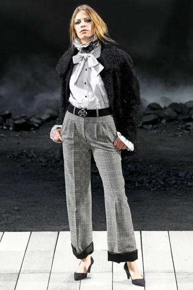 Chanel-Fall-2011-Ready-to-Wear (17).jpg