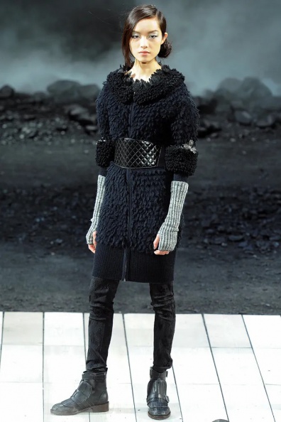 Chanel-Fall-2011-Ready-to-Wear (18).jpg