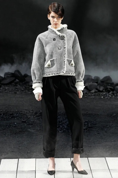 Chanel-Fall-2011-Ready-to-Wear (21).jpg