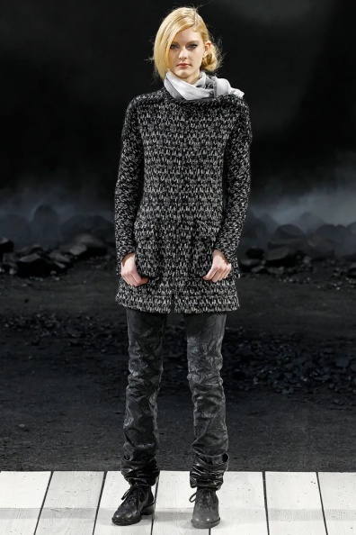 Chanel-Fall-2011-Ready-to-Wear (31).jpg