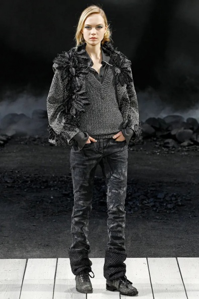 Chanel-Fall-2011-Ready-to-Wear (35).jpg
