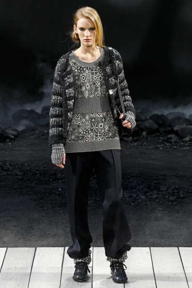 Chanel-Fall-2011-Ready-to-Wear (39).jpg
