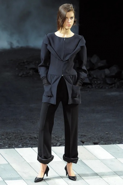 Chanel-Fall-2011-Ready-to-Wear (48).jpg