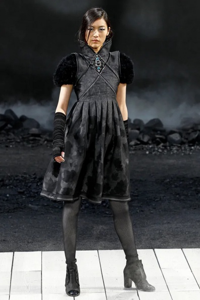 Chanel-Fall-2011-Ready-to-Wear (55).jpg