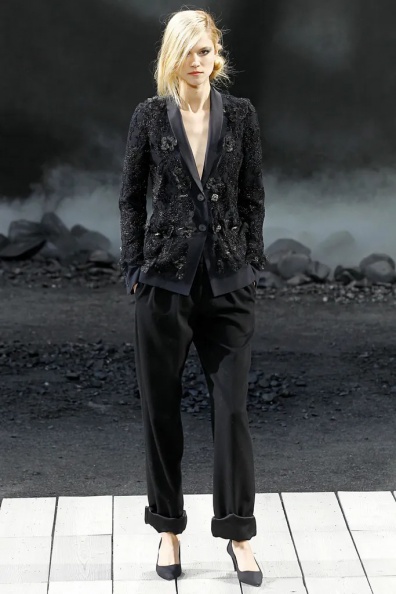 Chanel-Fall-2011-Ready-to-Wear (65).jpg