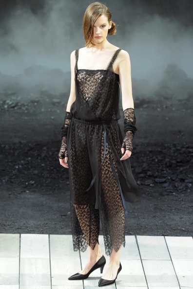 Chanel-Fall-2011-Ready-to-Wear (68).jpg