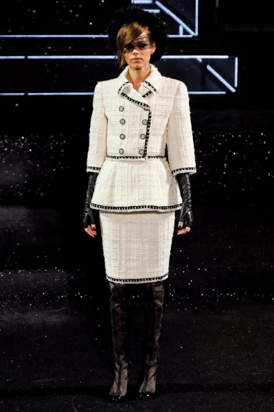 Chanel-Fall-2011-Couture (3).jpg