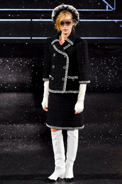 Chanel-Fall-2011-Couture (4).jpg