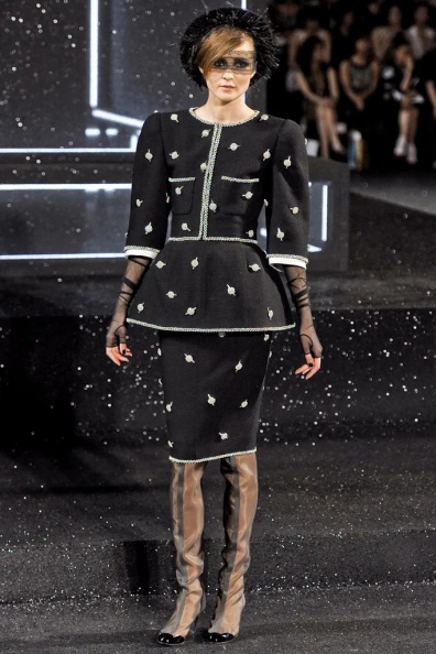 Chanel-Fall-2011-Couture (21).jpg