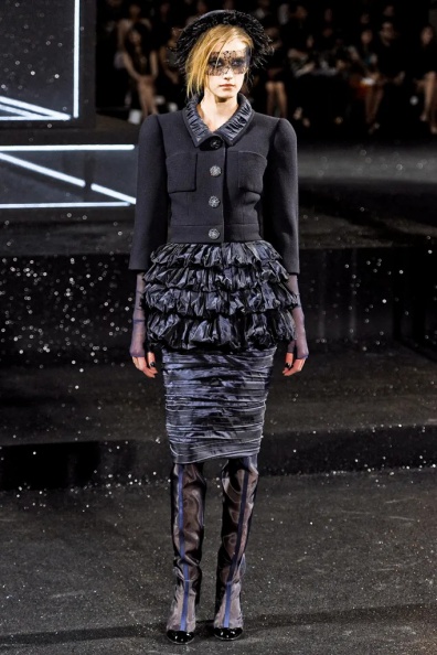 Chanel-Fall-2011-Couture (25).jpg