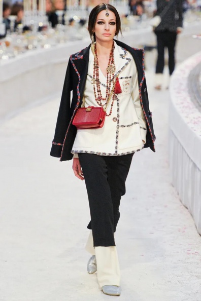 Chanel-Pre-Fall-2012 (16).jpg