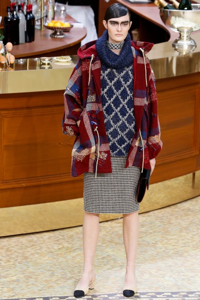 Chanel-Fall-2015-Ready-to-Wear (16).jpg