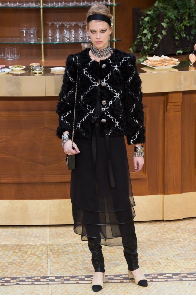 Chanel-Fall-2015-Ready-to-Wear (84).jpg