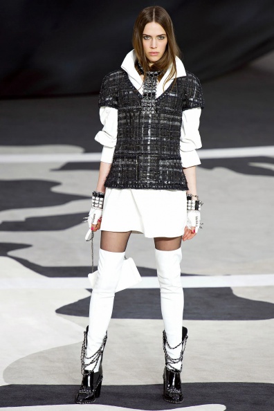 Chanel-Fall-2013-Ready-to-Wear (52).jpg
