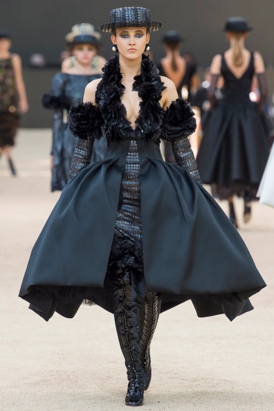 Chanel-FALL-2017-COUTURE (55).jpg