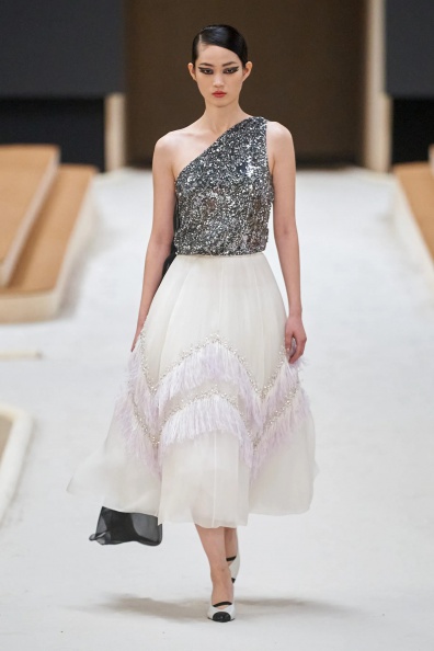 00042-Chanel-Couture-Spring-22-credit-gorunway.jpg
