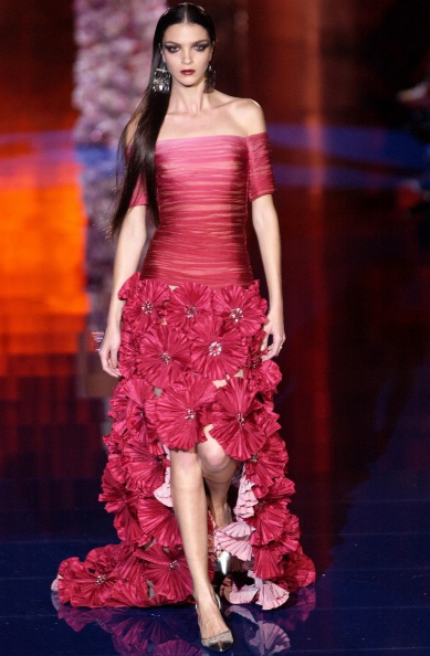 valentino-spring-2003-couture-00520h-mariacarla-boscono.jpg