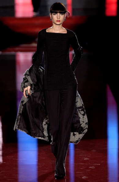 valentino-fall-2003-couture-00060h-agnese-zogla.jpg