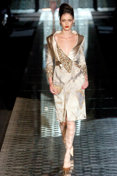 valentino-fall-2004-couture-00060h-nicole-trunfio.jpg