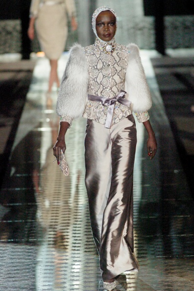 valentino-fall-2004-couture-00080h-alek-wek.jpg