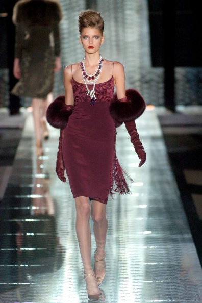 valentino-fall-2004-couture-00150h-hana-soukupova.jpg
