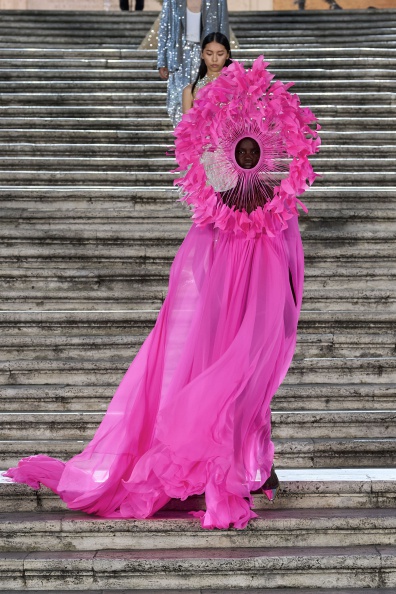 00073-valentino-fall-2022-couture-credit-gorunway.jpg
