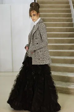 chanel-fall-2002-couture (14).jpg