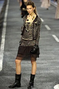 Chanel-FALL-2004-READY-TO-WEAR (14).jpg