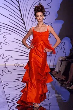 valentino-fall-2001-couture (1).jpg