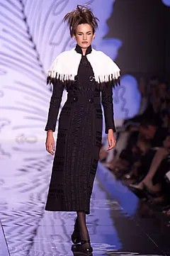 valentino-fall-2001-couture (23).jpg