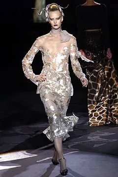 valentino-fall-2002-couture (21).jpg