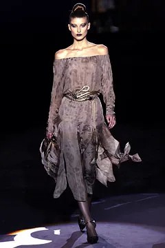 valentino-fall-2002-couture (23).jpg
