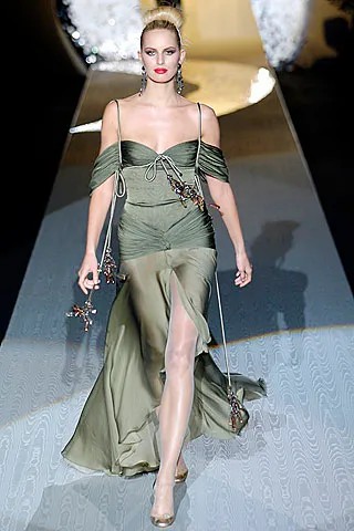 valentino-fall-2005-couture (25).jpg